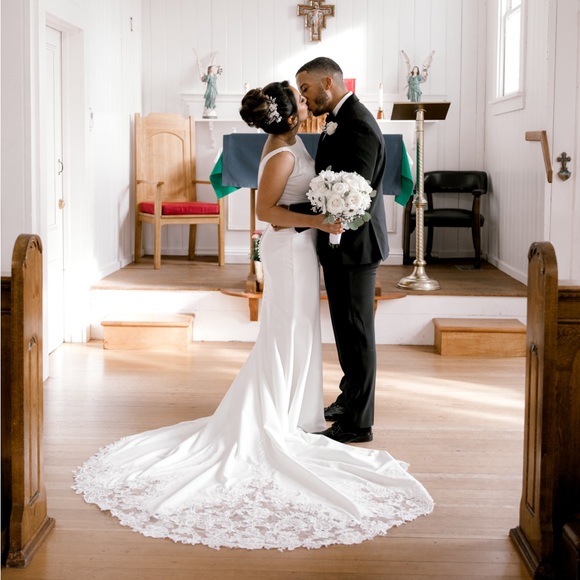 Maggie Sottero Wedding Dress - Picture 3 of 10